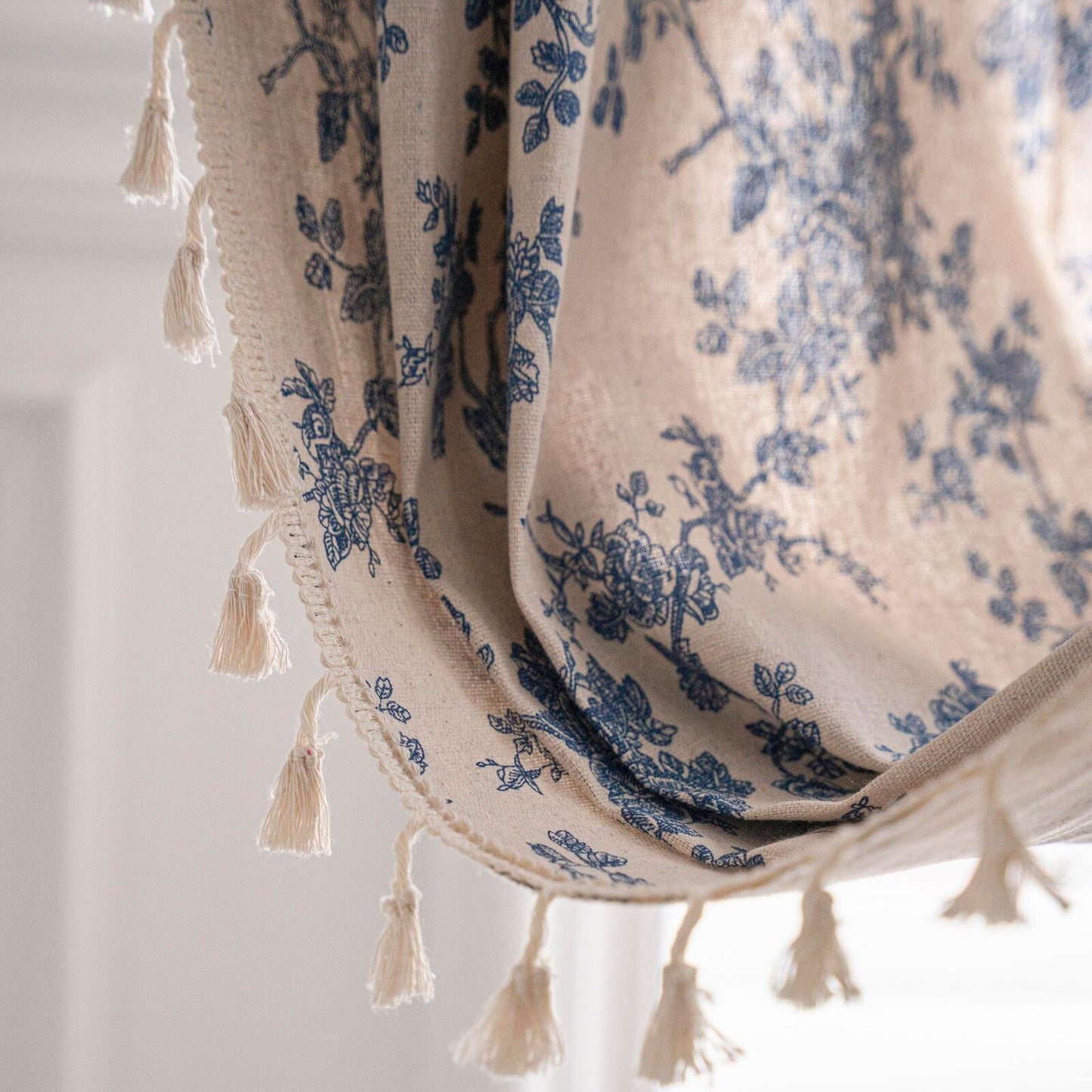 Curtains in Cotton and Linen Blend with Blue Floral Print