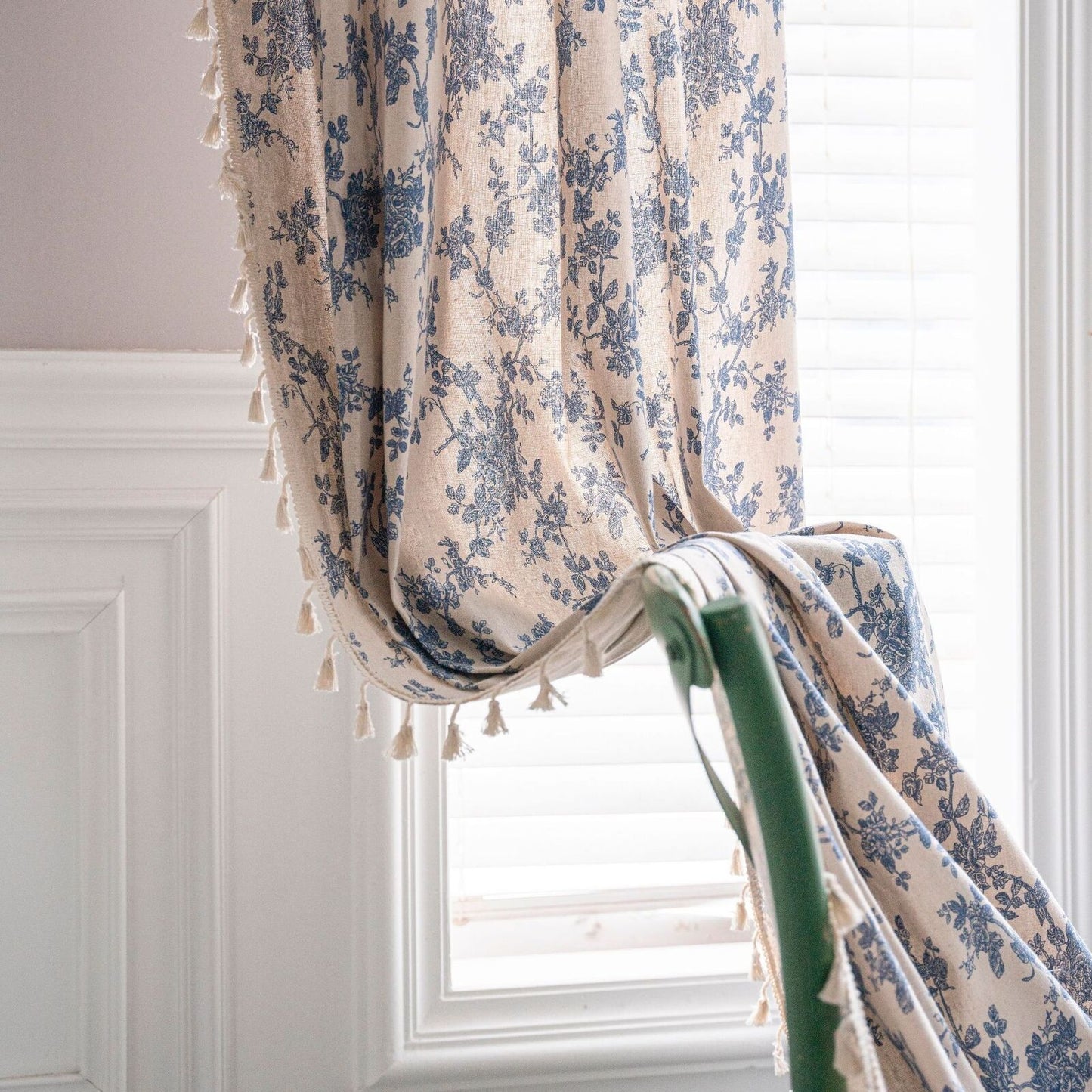 Curtains in Cotton and Linen Blend with Blue Floral Print