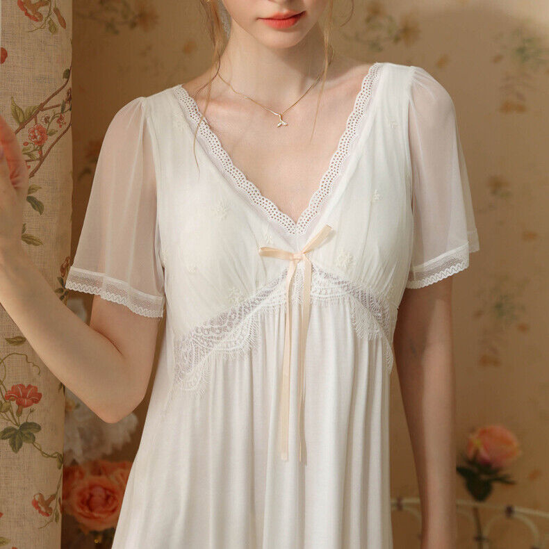 French Court Short-Sleeved Nightdress with Chest Pad