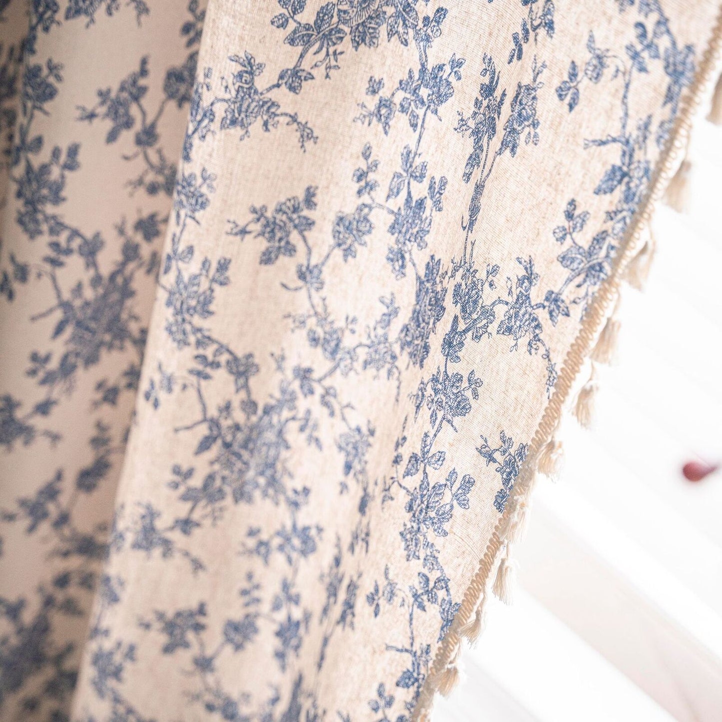 Curtains in Cotton and Linen Blend with Blue Floral Print