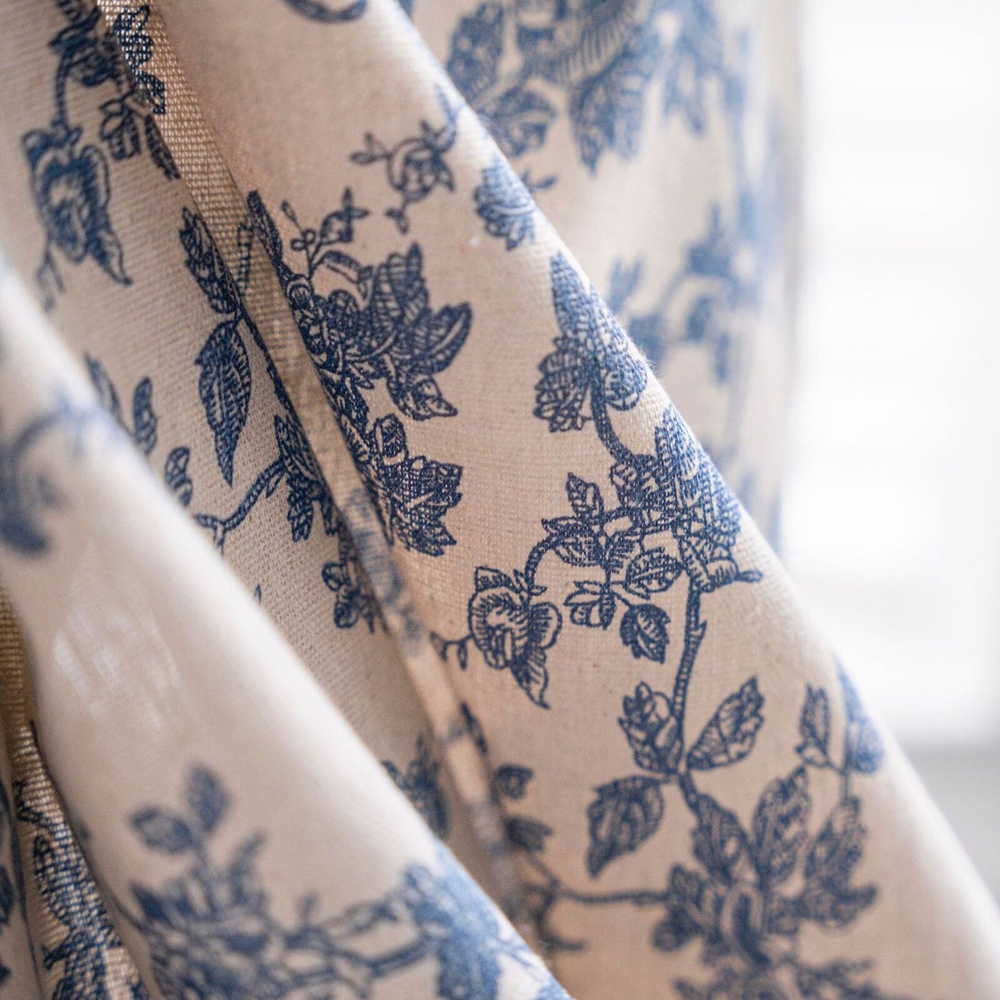 Curtains in Cotton and Linen Blend with Blue Floral Print