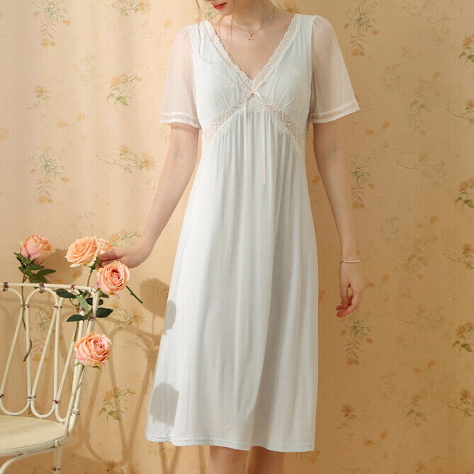 French Court Short-Sleeved Nightdress with Chest Pad