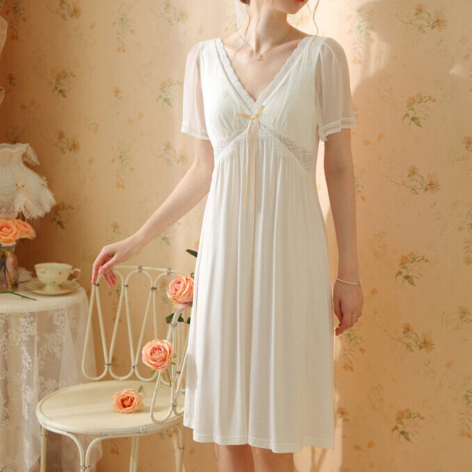 French Court Short-Sleeved Nightdress with Chest Pad