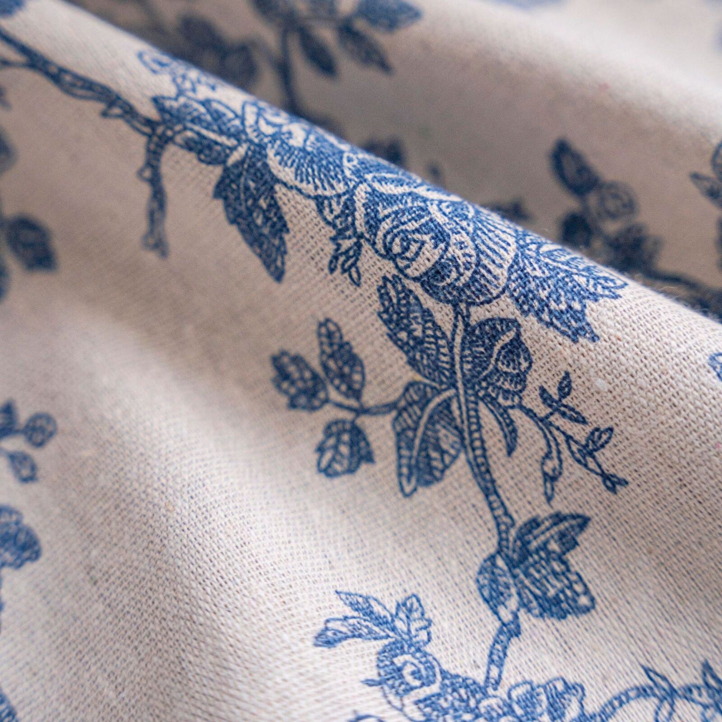 Curtains in Cotton and Linen Blend with Blue Floral Print