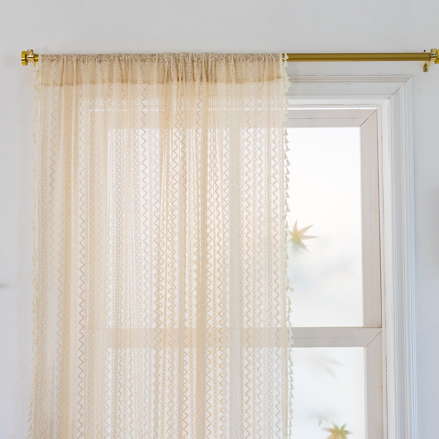 Gentle hollow curtains