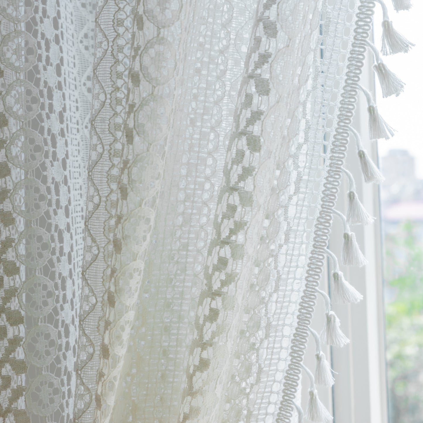 Gentle hollow curtains