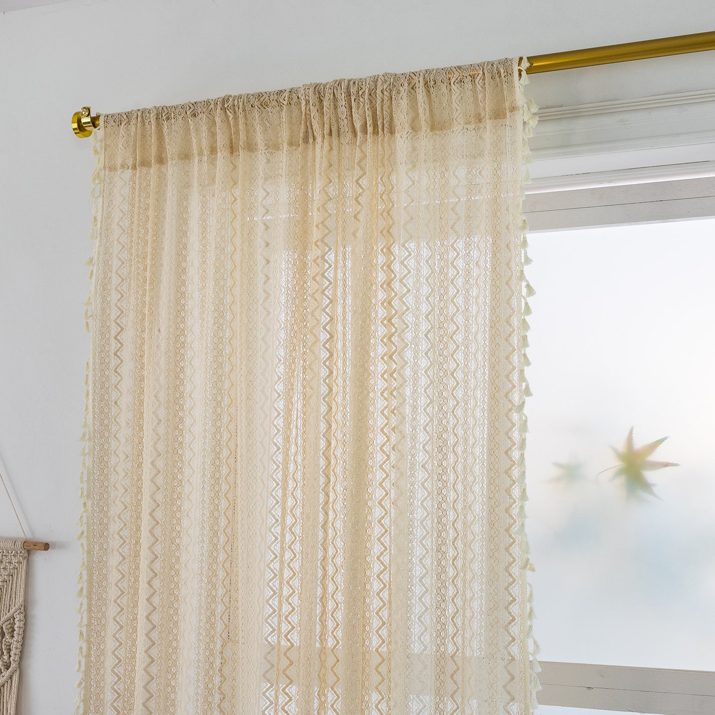 Gentle hollow curtains