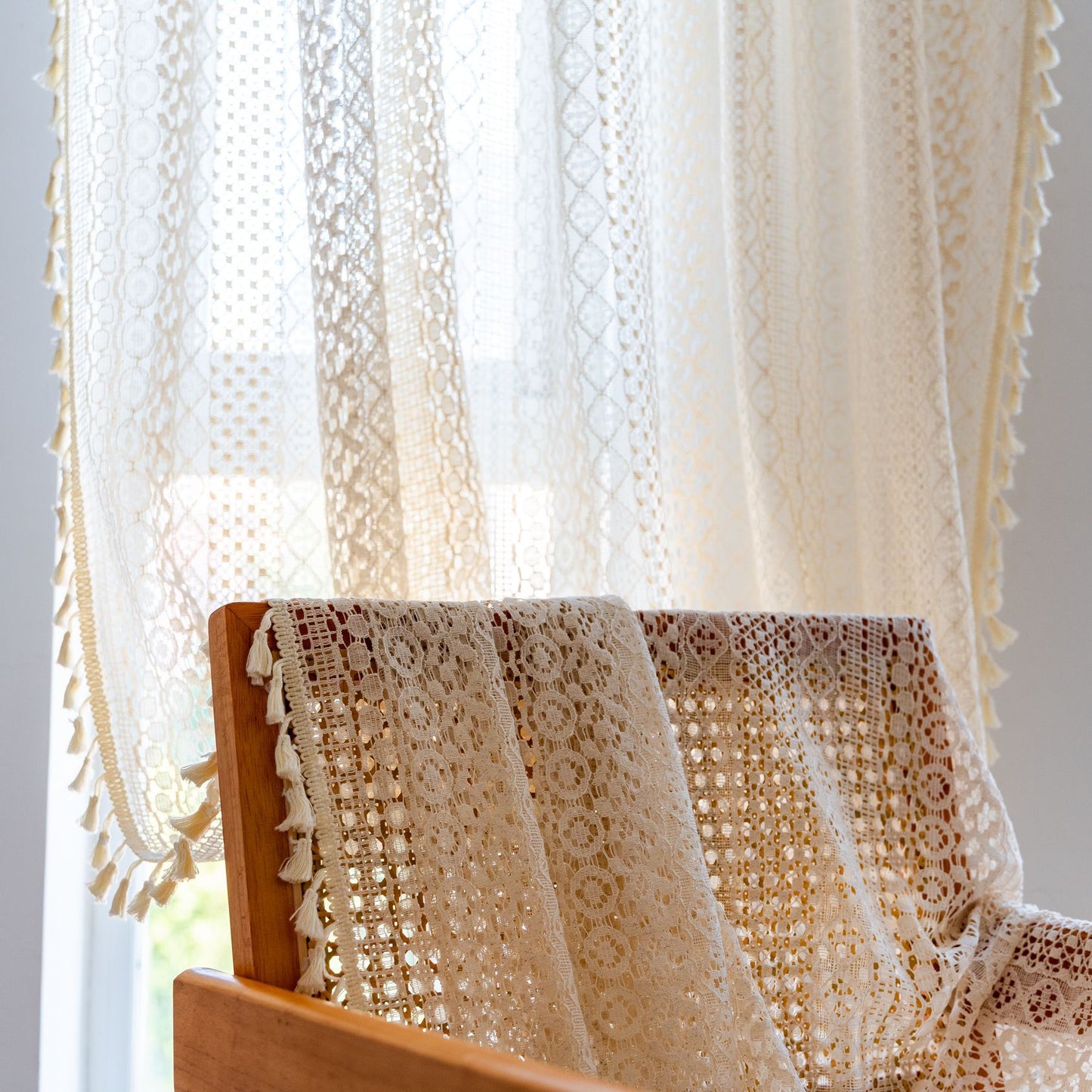 Gentle hollow curtains