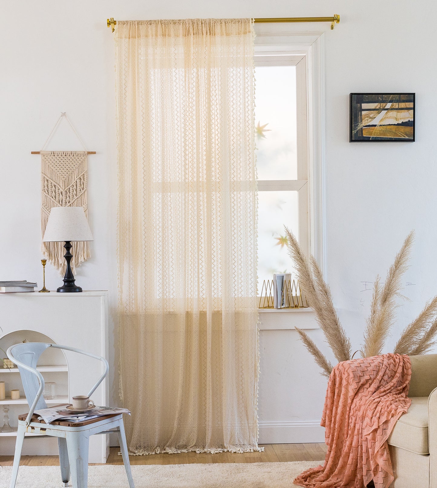 Gentle hollow curtains